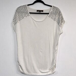 NWOT Melanie Lyne ivory t-shirt with metal detail